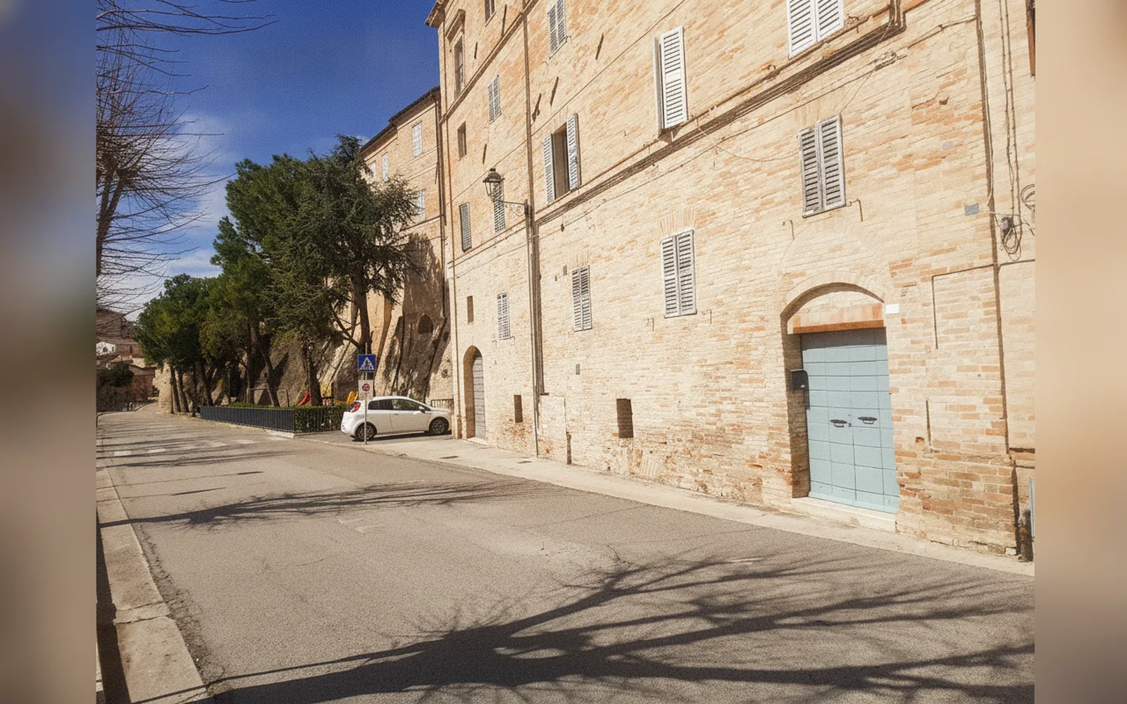 Esterni di Casa Viale Marconi, Monte San Pietrangeli (Marche) (foto 2)